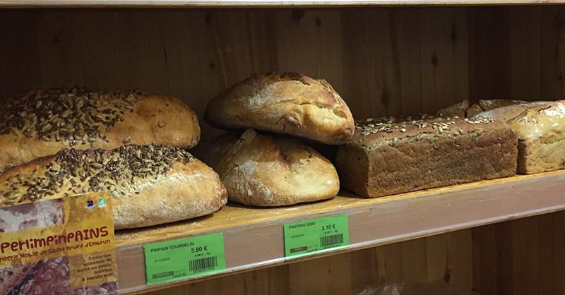 Nous travaillons avec 3 boulangers situés localement à Embrun, Montbrand et Sisteron.