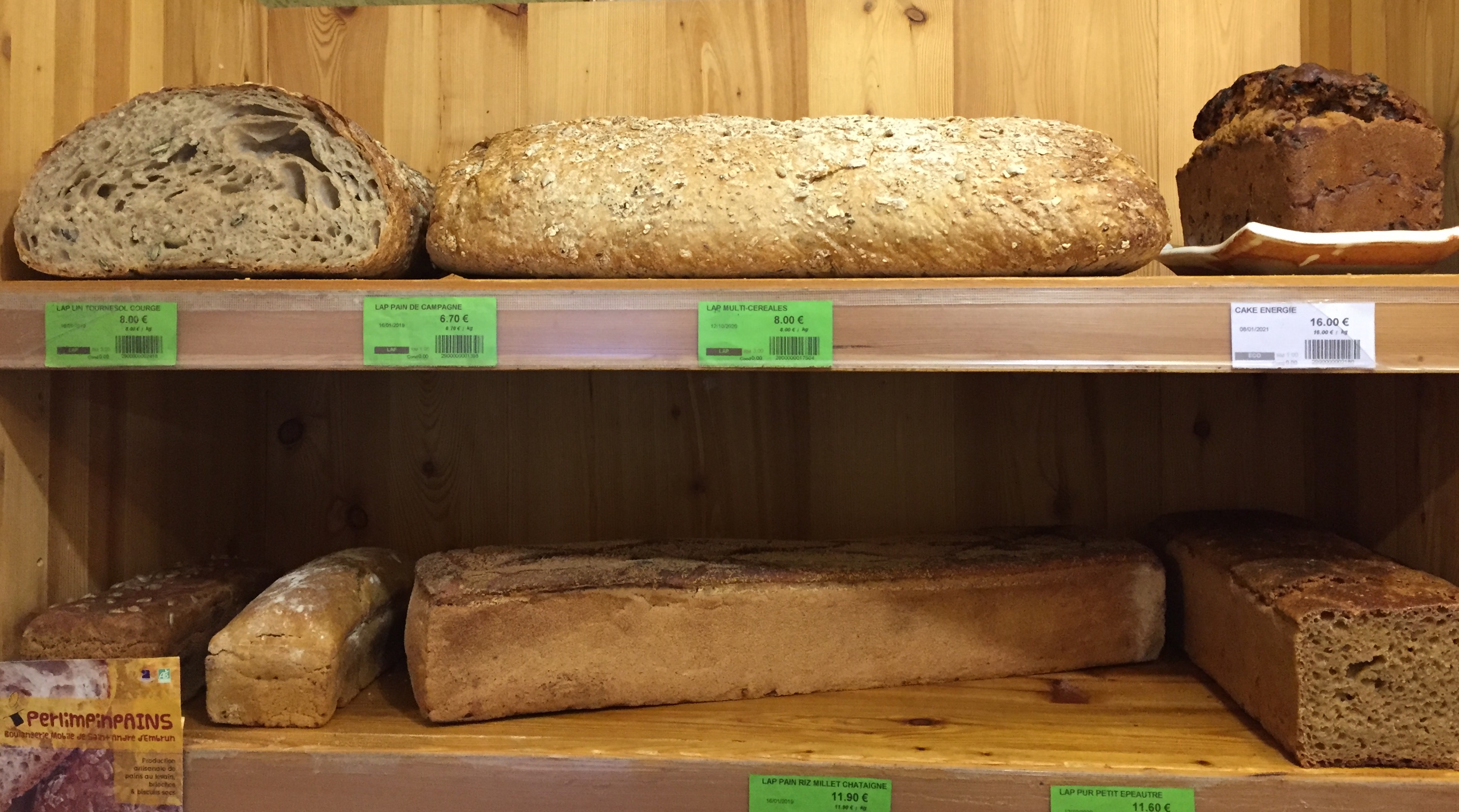 Nous travaillons avec 3 boulangers situés localement à Embrun, Montbrand et Sisteron.